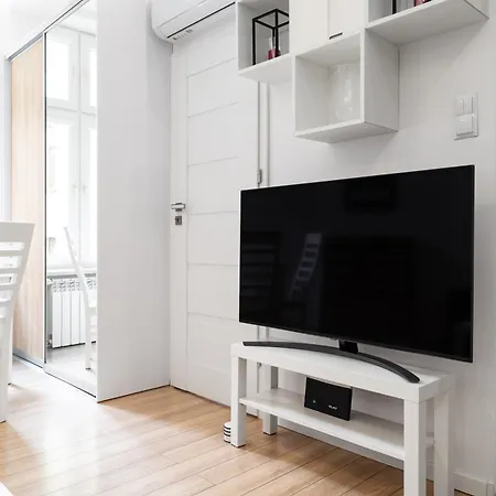 Househost Paulinska 20 *