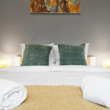 Apartmán Househost Paulinska 20 *