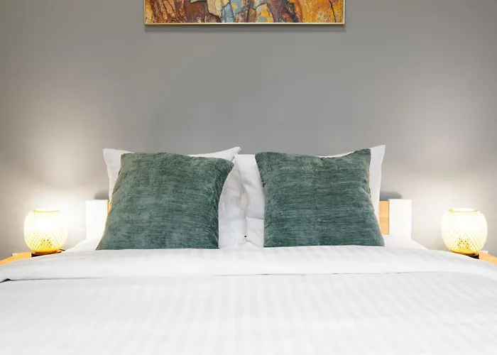 Househost Paulinska 20 *